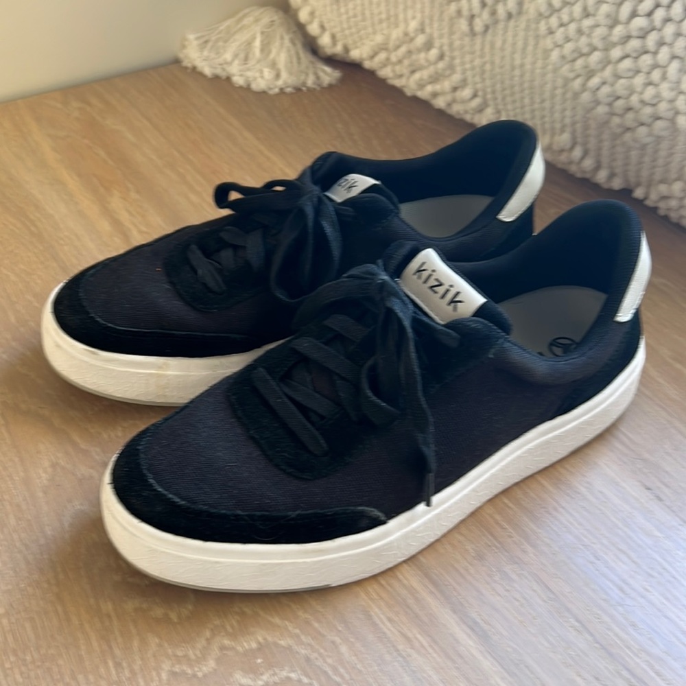 Kizik Prague shoes, black Men’s 8/Women’s 9.5.